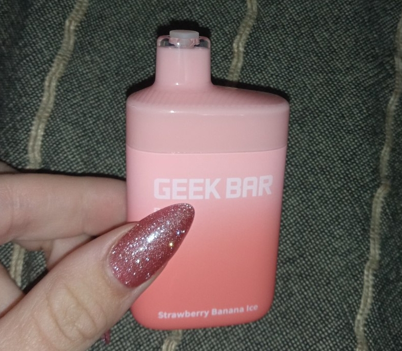 Geek Bar B5000 Vape &ndash; ストロベリーバナナアイス：味覚とテクノロジーが交差する究極の体験
