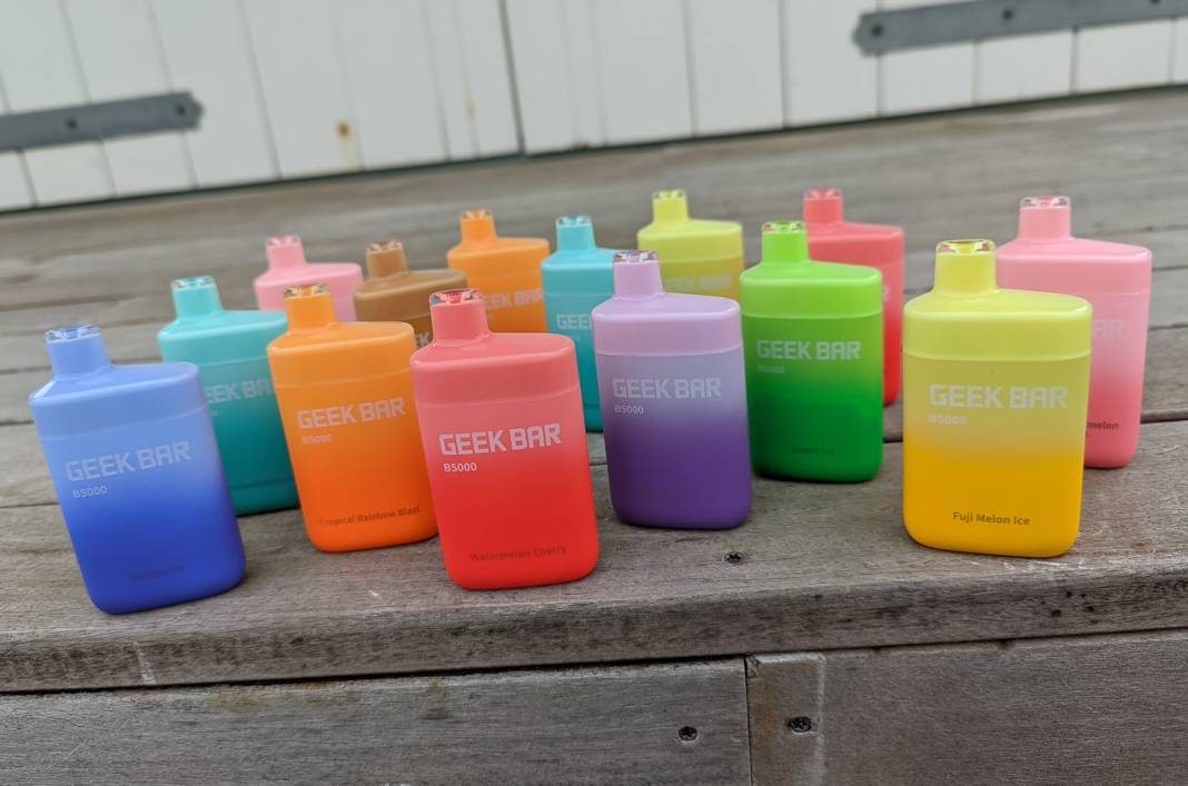 Geek Bar B5000 Vape &ndash; ストロベリーバナナアイス：味覚とテクノロジーが交差する究極の体験